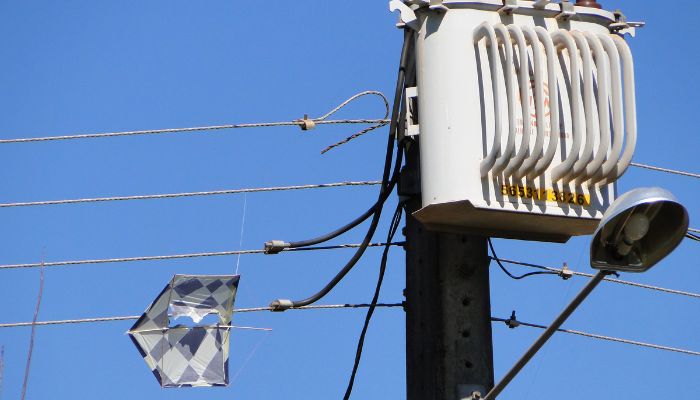Foto: Copel Acidentes e unidades sem luz: Copel alerta sobre riscos de soltar pipas próximo da rede